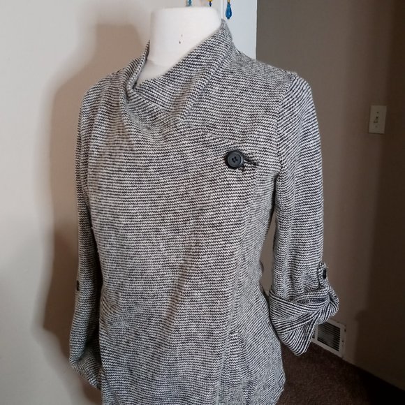 Black and White striped sweater - Picture 2 of 8